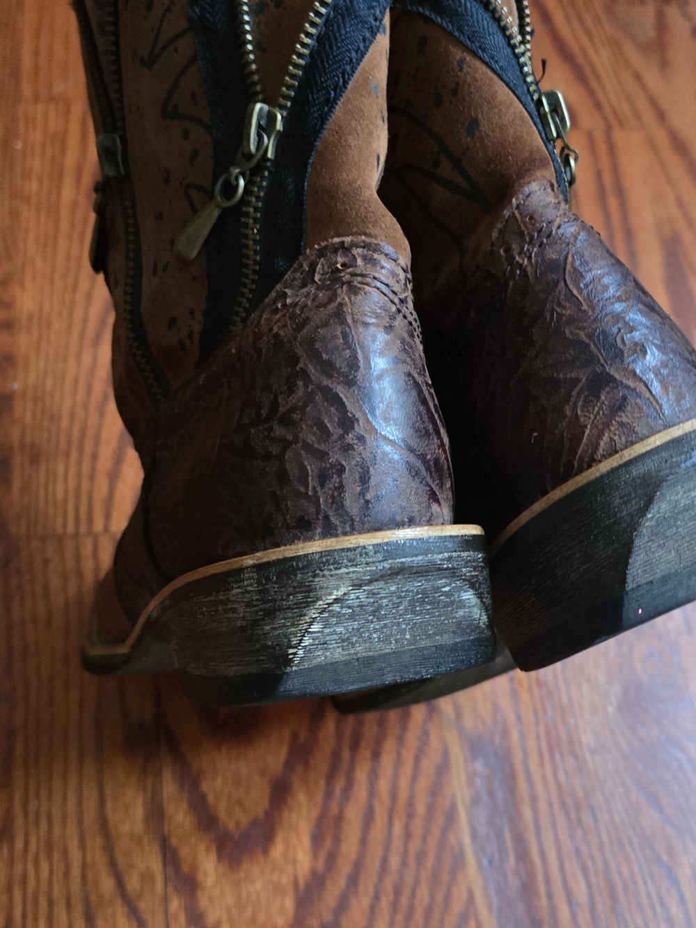 Ariat Women’s Size 7.5 Leather Square Toe Cowboy Boots Zipper Studded Distressed - Picture 6 of 16